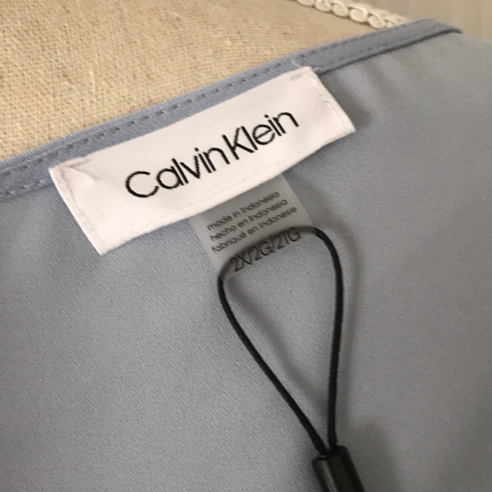 Calvin Klein Top. - Picture 4 of 4